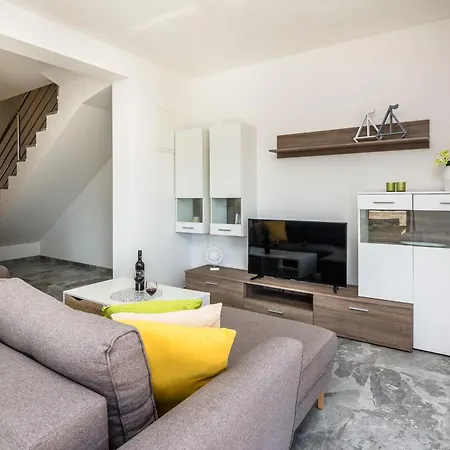 Holiday home Genster - Mirna Kroatien Vir