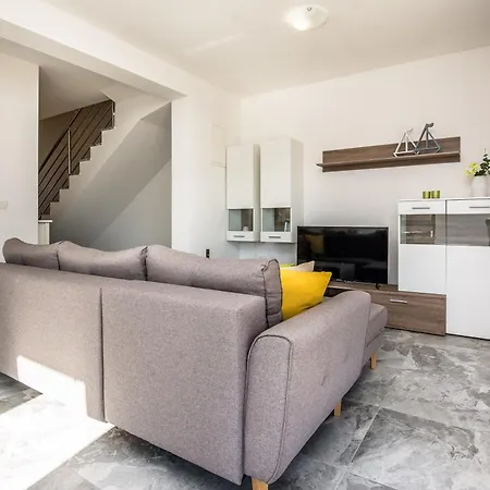 Holiday home Genster - Mirna Kroatien