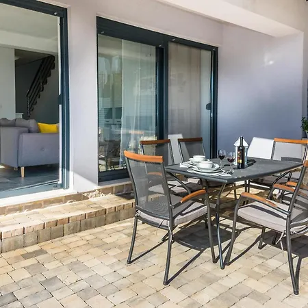 Holiday home Genster - Mirna Kroatien Vir